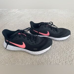 Nike Revolution 5 - kids size 5Y